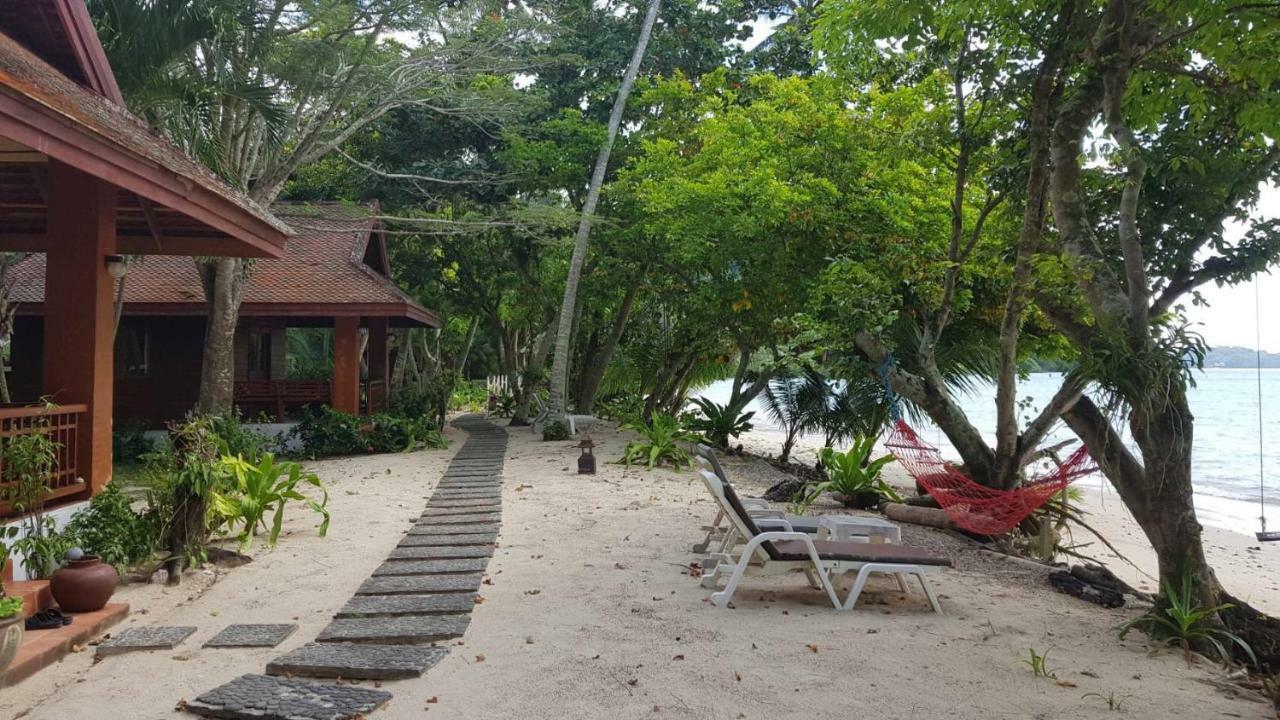 Baan Mai Beachfront Lone Island Phuket ภายนอก รูปภาพ