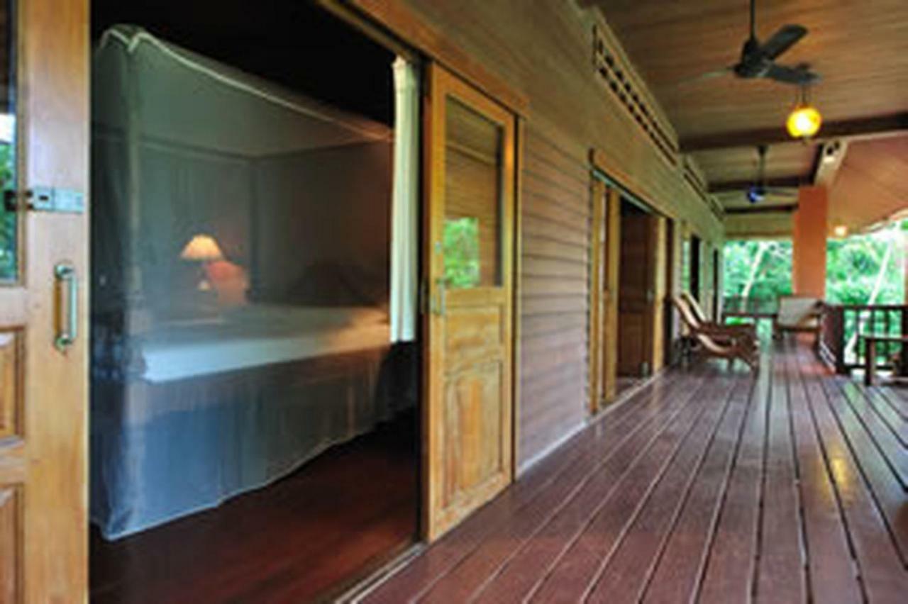 Baan Mai Beachfront Lone Island Phuket ภายนอก รูปภาพ