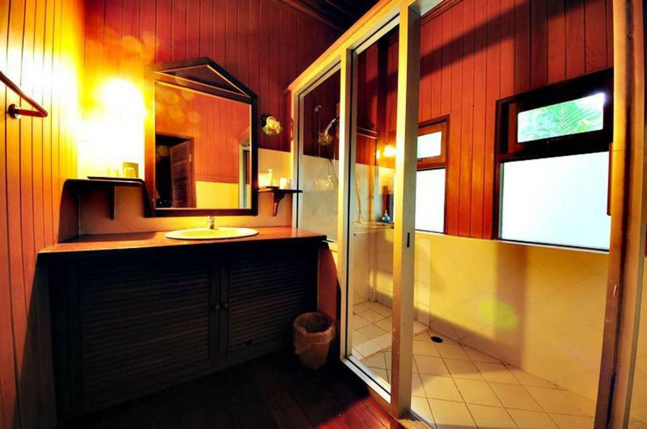Baan Mai Beachfront Lone Island Phuket ภายนอก รูปภาพ