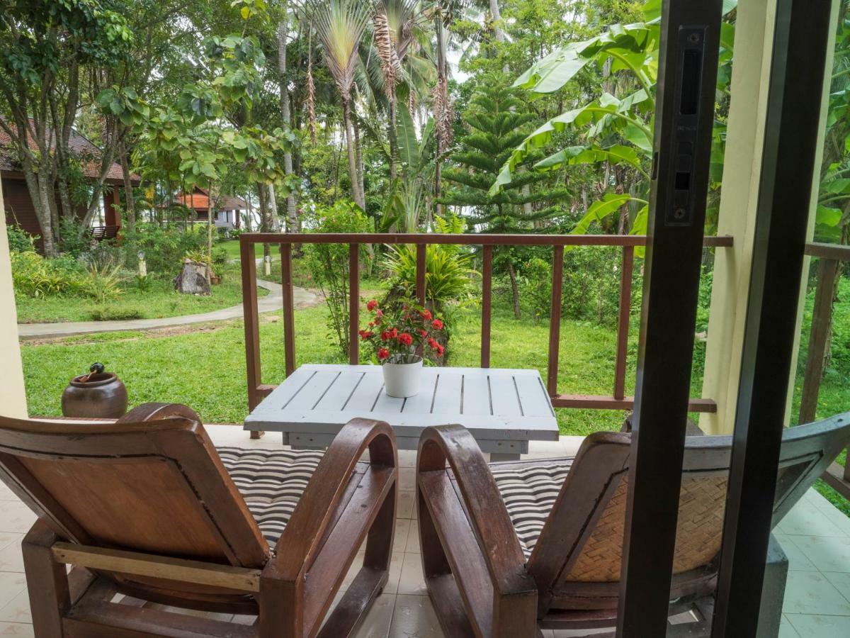 Baan Mai Beachfront Lone Island Phuket ภายนอก รูปภาพ