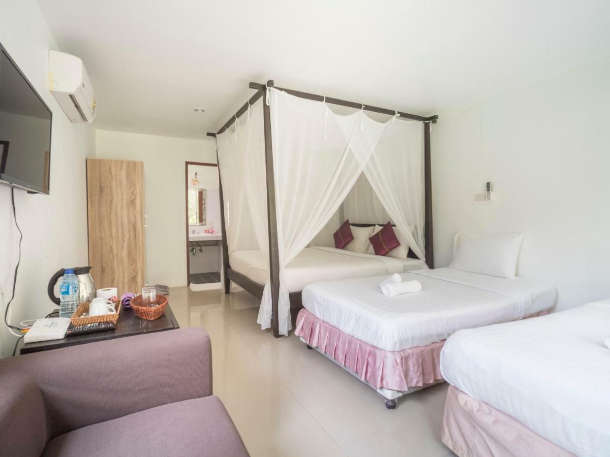 Baan Mai Beachfront Lone Island Phuket ภายนอก รูปภาพ
