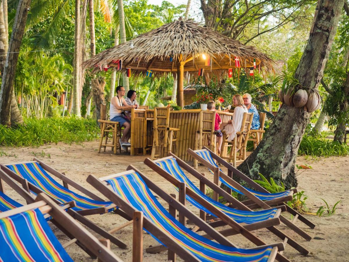 Baan Mai Beachfront Lone Island Phuket ภายนอก รูปภาพ