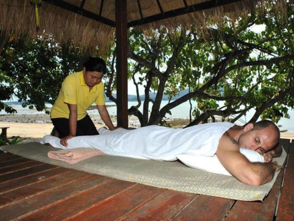 Baan Mai Beachfront Lone Island Phuket ภายนอก รูปภาพ