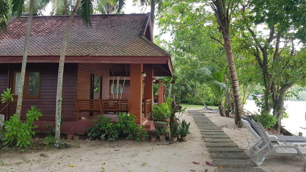 Baan Mai Beachfront Lone Island Phuket ภายนอก รูปภาพ